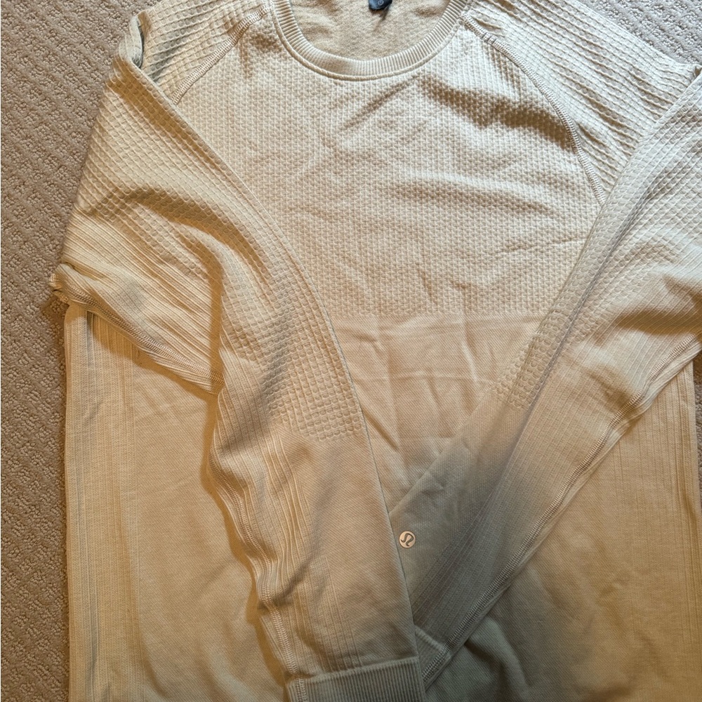 Mens lululemon long sleeve crewneck.